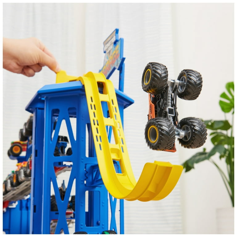 Monster Jam Massive Garage Playset with Truck Race Tracks, Jump