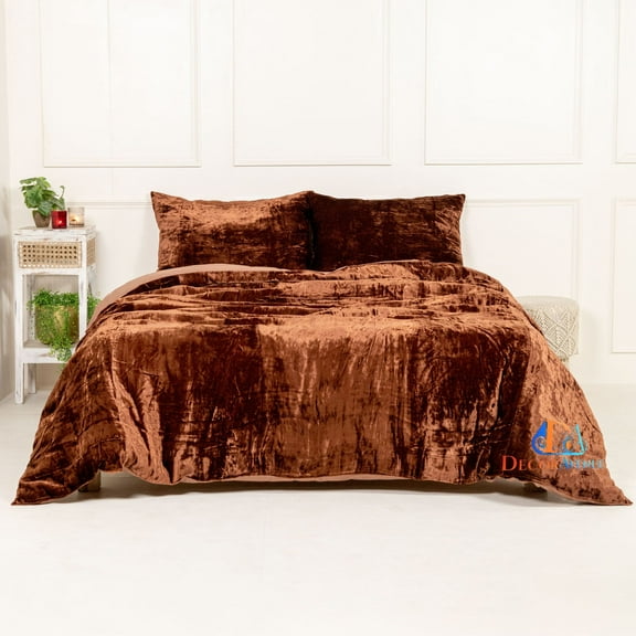 DecorAvenue Ultra-Luxe Velvet Duvet Cover, Boho Bedding UO Comforter Donna Cover, Brown Color Duvet Set, Velvet Bedding 3 Pc Set with Zip Closure, Queen Size 90" x 90" Inches