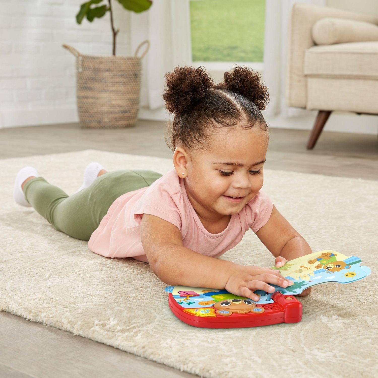 VTech Bear's Dress & Discover Book™ - English Version, 12-36 Months