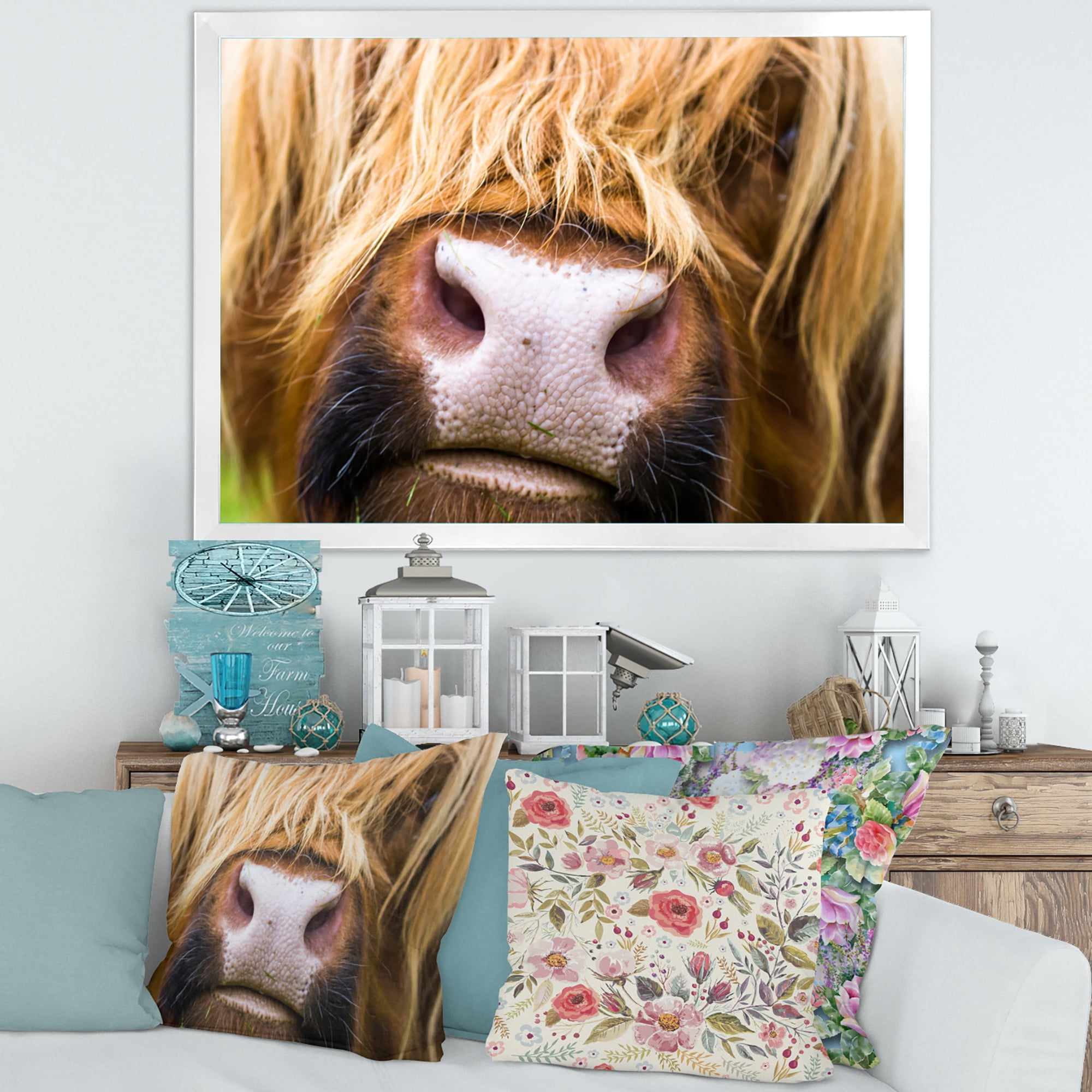 Designart 'Close-Up Highland Cattle' Farmhouse Framed Art Print
