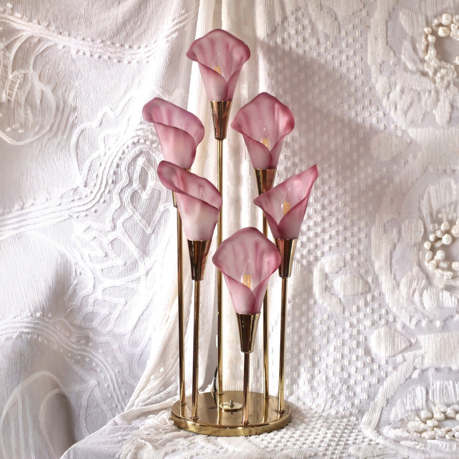 Cadancy Table Lamp Bedside Night Light for Bedroom, Flower Lily Shape LED Desk Lamp, Romantic Floral Atmosphere Lighting Living Room Home Decor Gift