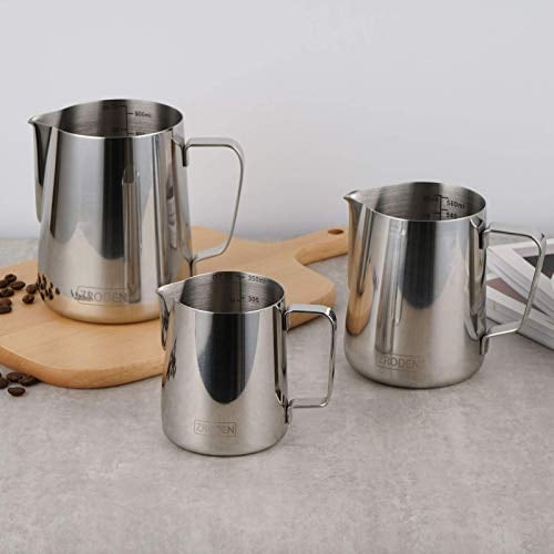 Milk Frothing Pitcher, 20oz Espresso Steaming Pitchers Stainless Steel Milk Coffee Cappuccino Barista Steam Pitchers Milk Jug Cup with Decorating Pen Latte Art Zroden Ver descripción