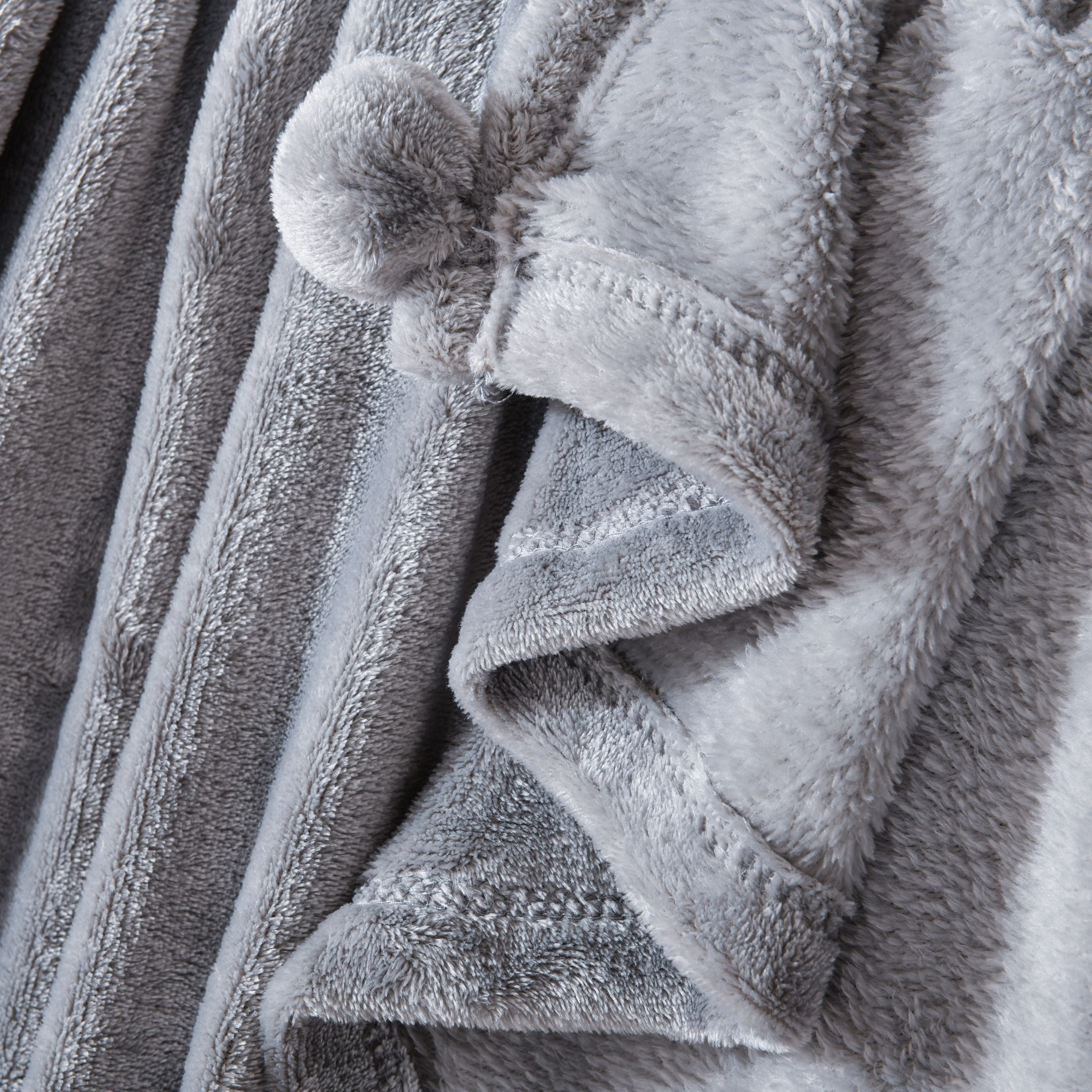 Mainstays Ms Pom Throw Soft Silver, 50"x70"