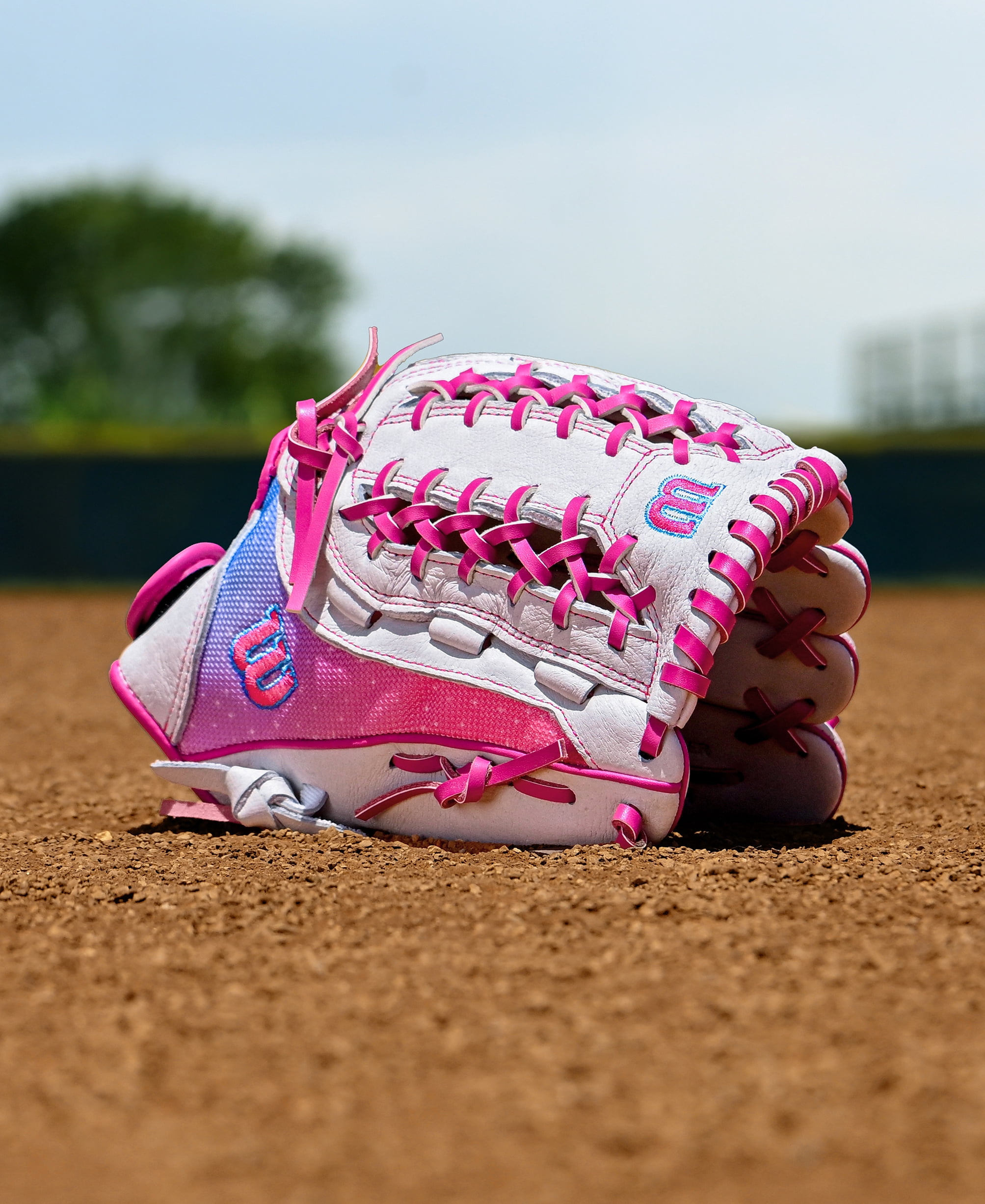 Wilson A440 Flash Youth Fastpitch Softball Glove- 12", White/Flamingo Pink, Left-hand Throw