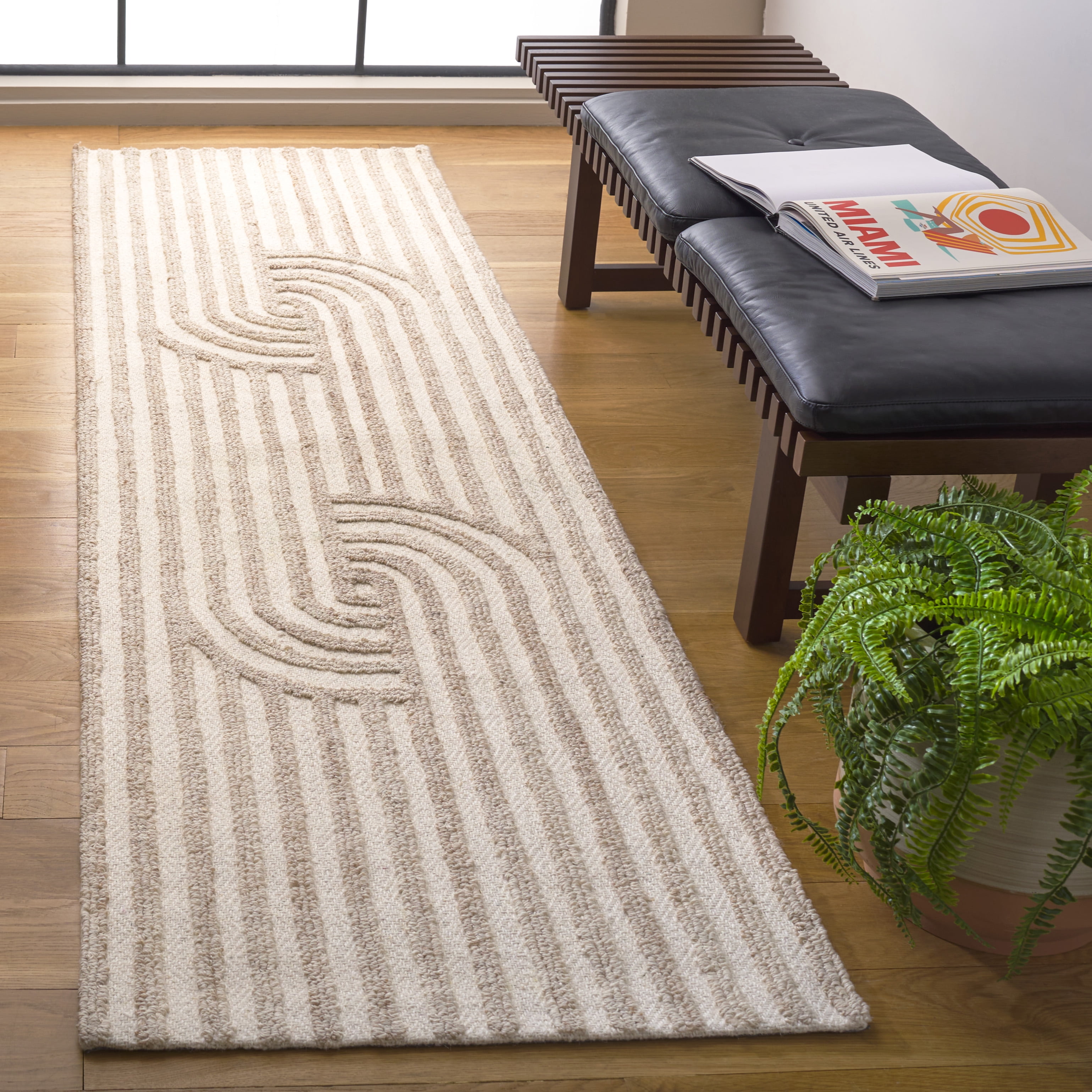SAFAVIEH Southampton Austen Geometric Runner Rug, Beige/Ivory, 2'3" x 8'