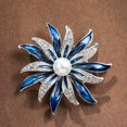 thumbnail image 3 of Broches de flores geométricas de cristal JM, 3 of 5