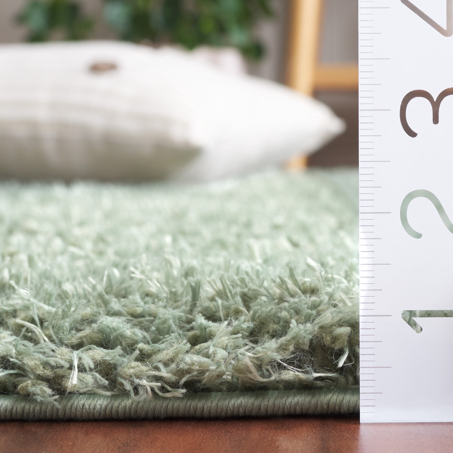 Safavieh Lindsay Deborah Solid Polyester Shag Runner Rug, Green, 2'2" x 5'