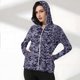 thumbnail image 5 of Chaquetas y prendas de vestir exteriores informales con capucha y manga larga de color degradado para mujer, con capucha y hebilla para el pulgar, ropa de protección solar, parte superior de poliéster, 5 of 7