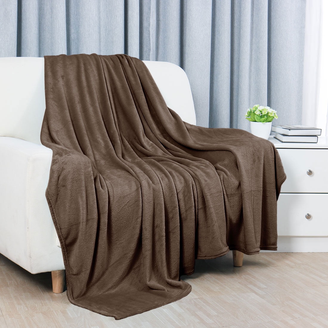 PiccoCasa Microfiber Flannel Fleece Blanket Throw, Queen, Brown, Low
