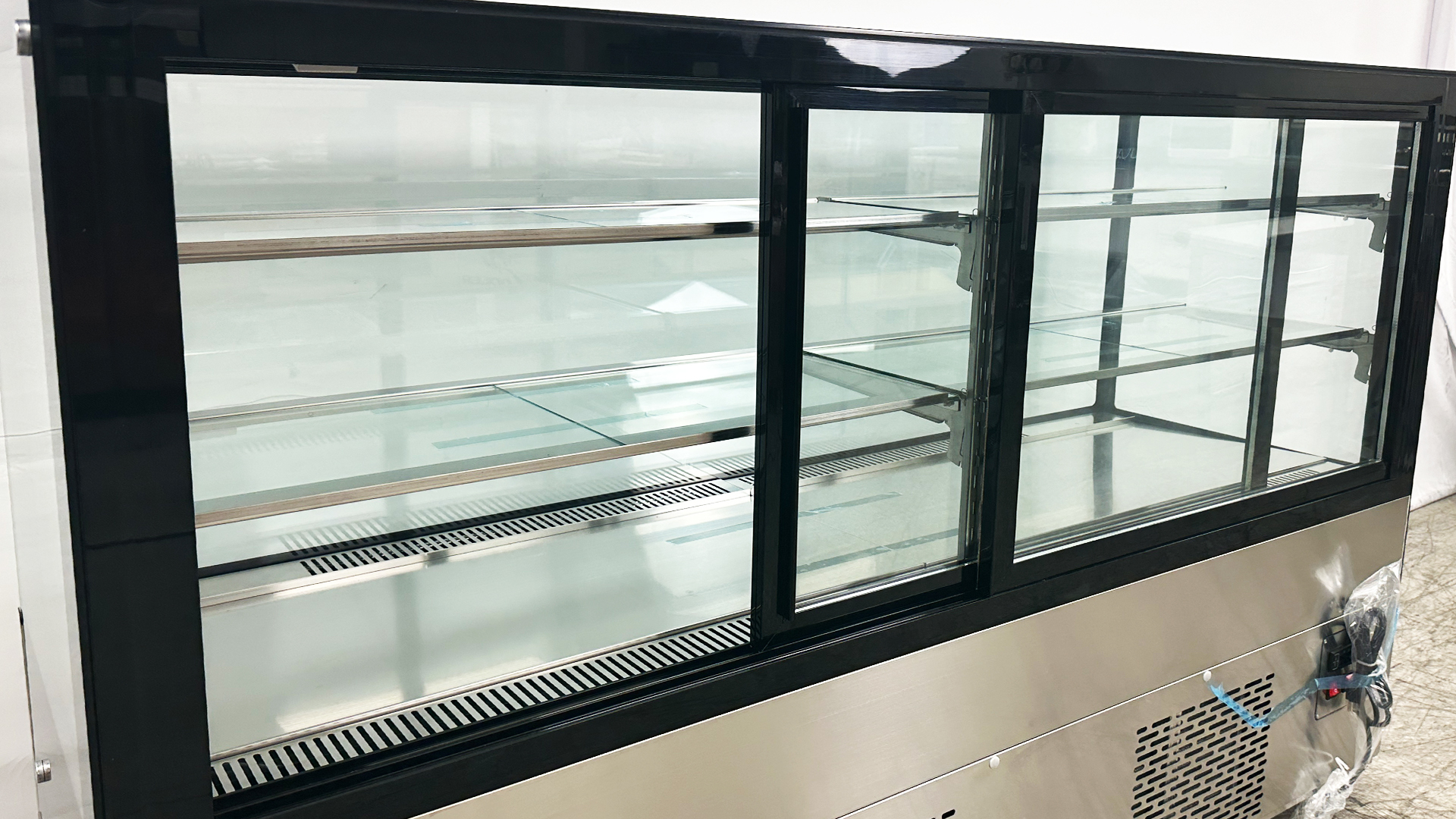 71 in. Refrigerated Bakery Display Cooler Case for Pastry Deli Upright 22.2 Cu.Ft. Cooler Glass Display Refrigerator, NSF ETL