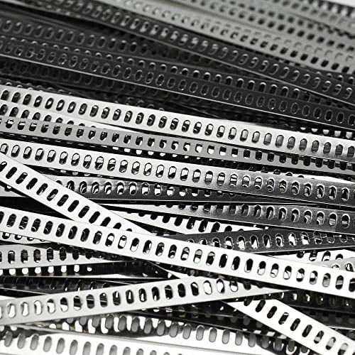 cinchos de acero inoxidable 304, 100 piezas, cintas de metal autobloqu tiras negras perforadas en primer plano con hileras de orificios rectangulares para ajuste autobloqueante; aptas como sujetadores para organizar cables o fijar conductos en proyectos de ferretería y bricolaje.