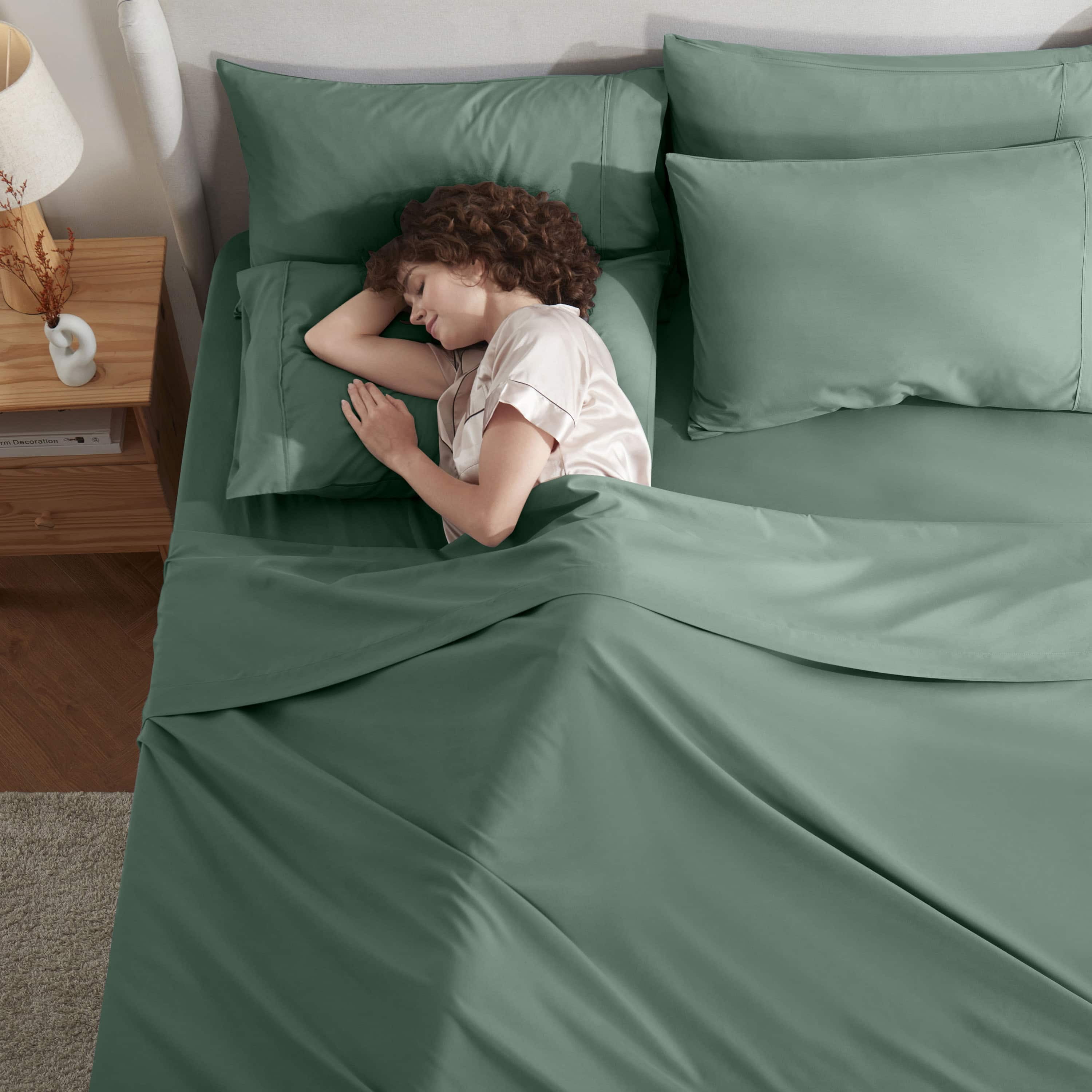 LammaLoe Extra Deep Pocket Split King Sheets set, Fits 18"-24" Mattress, 7 Piece Soft Microfiber Bed Sheet Sets, Dark Green
