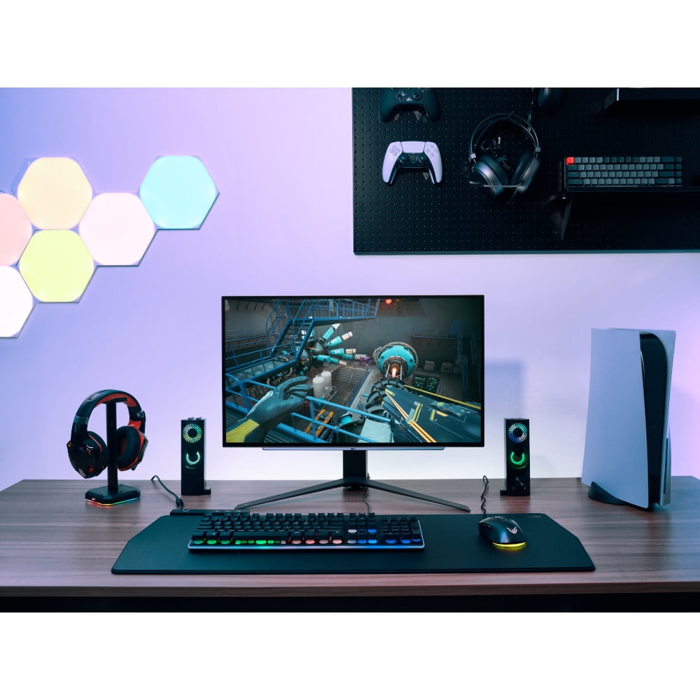 Igor Wallossek on X: Finally - an OLED monitor in 16:9 format. LG sent us  the UltraGear 27GR95QE-B for testing. In addition to the well-known  Ultrawide OLED options, you can now also