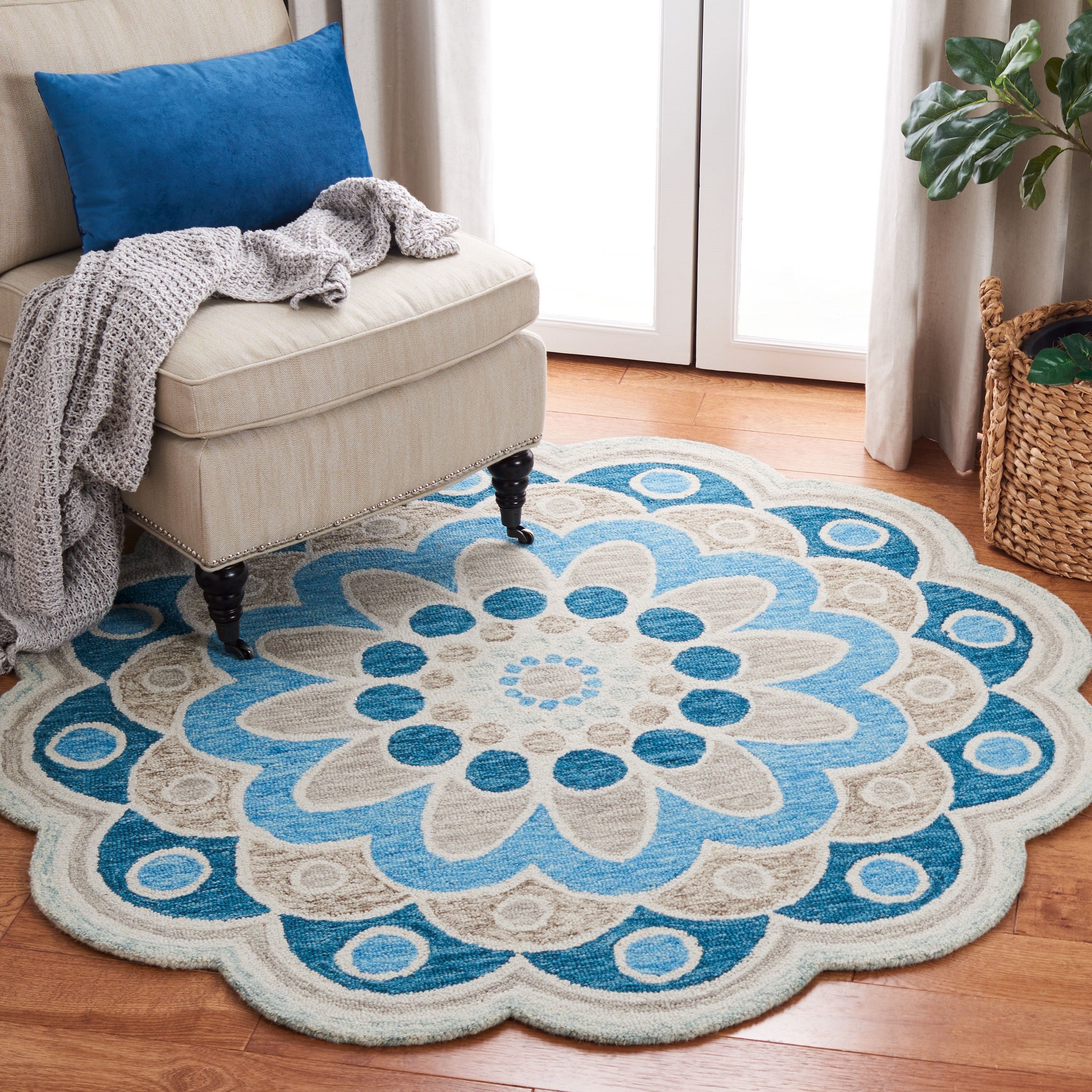 Safavieh Novelty Delaney Floral Area Rug