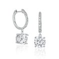 thumbnail image 1 of Aros de Moissanita de Corte Redondo de 2 Quilates JeenMata con Engaste Pavé y Dije en Oro Blanco de 18 K sobre Plata, 1 of 1