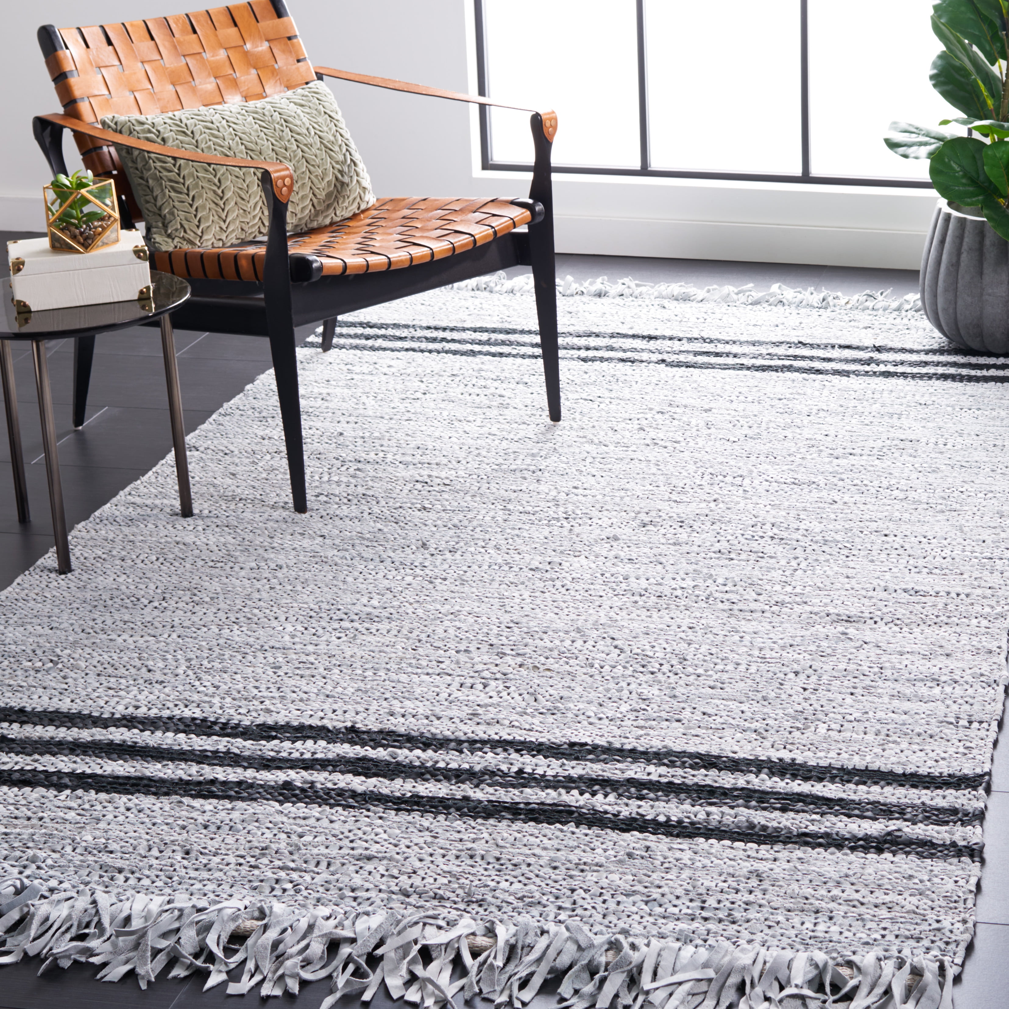 SAFAVIEH Vintage Leather Alexander Striped Area Rug, Ivory/Black, 4' x 6'