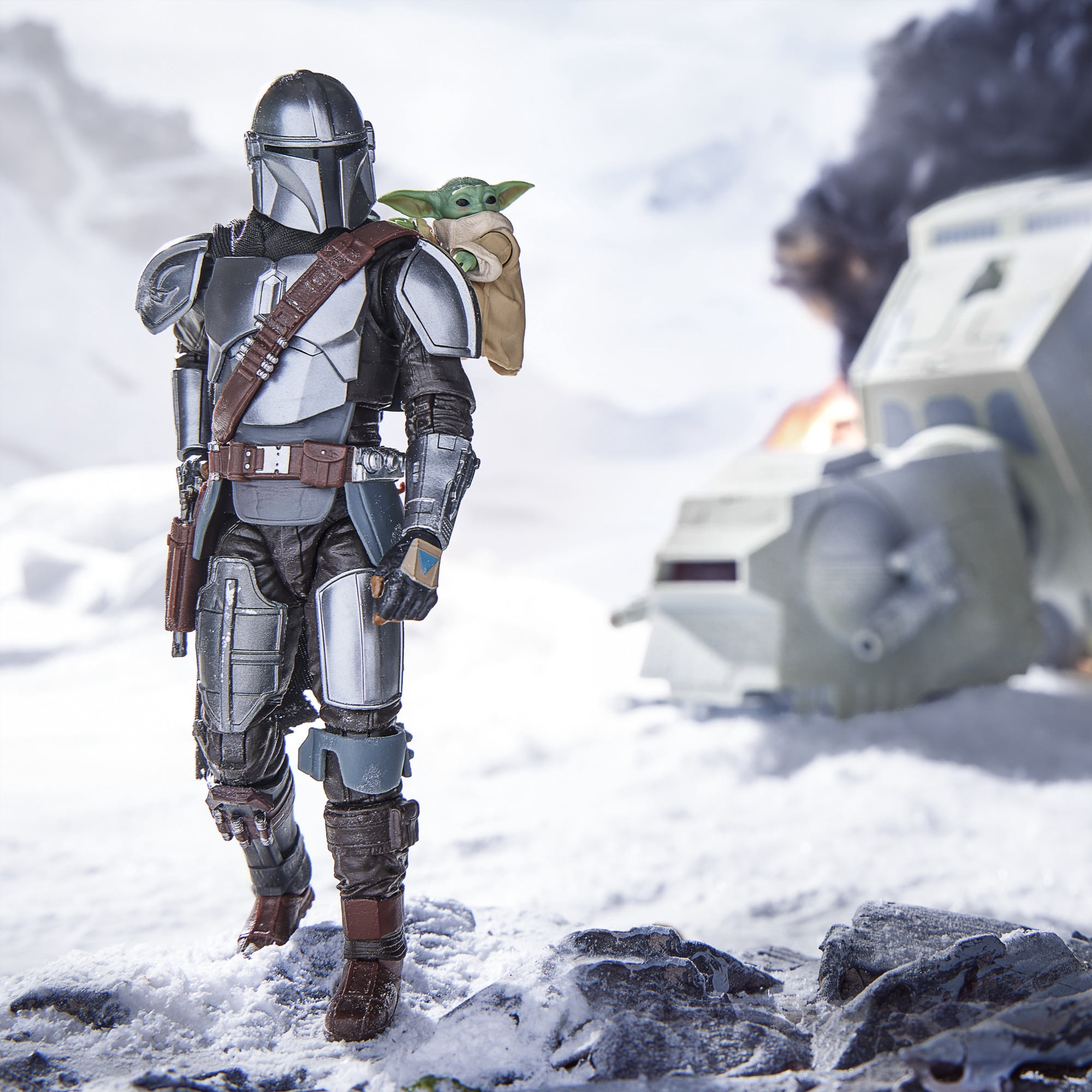 Star Wars The Black Series, figurine deluxe Le Mandalorien et Grogu à l'échelle 15 cm, Star Wars: The Mandalorian & Grogu, cadeau