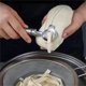 thumbnail image 5 of Fiudx Cortador de Fideos de Acero Inoxidable, Herramienta Manual para Hacer Pasta, Cuchillo Rebanador de Masa Duradero, Herramienta de Cocina Eficiente y Segura, Diseño Portátil Práctico, Fácil de Al, 5 of 6
