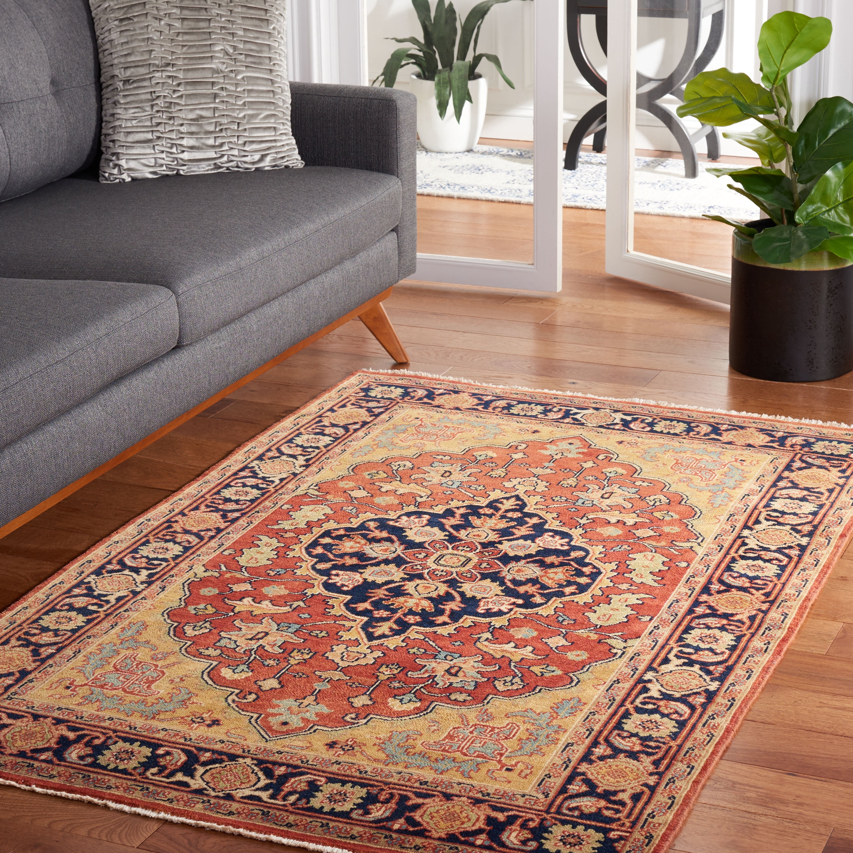 SAFAVIEH Heriz Janie Floral Wool Area Rug, Red/Multi, 4' x 6'