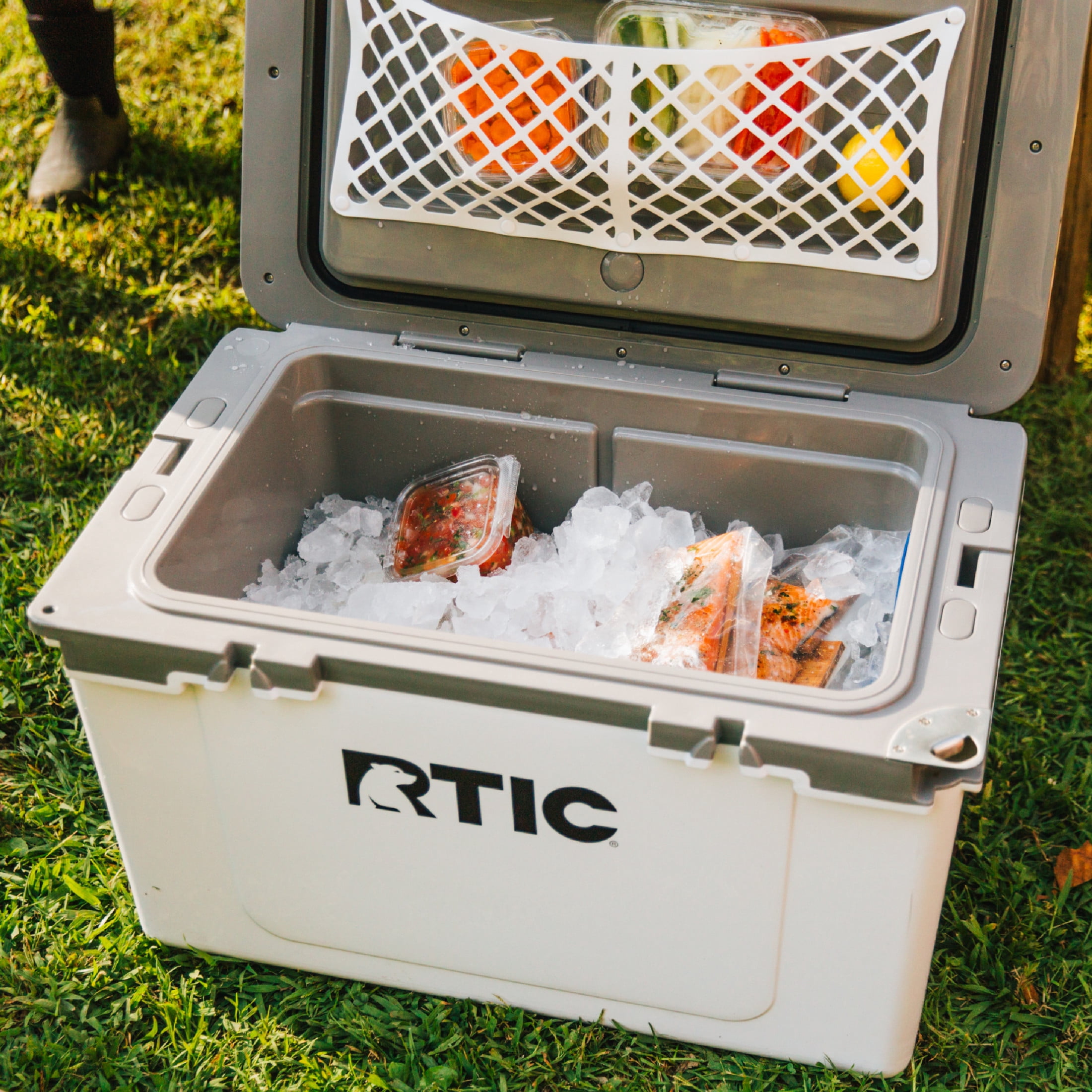 RTIC 32 QT Hard-Sided Ice Chest Cooler, Ultra-Light, Fits 48 Cans, Pale Pink