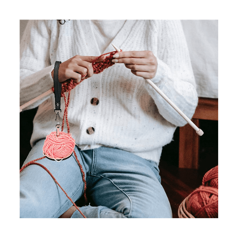 1PCS Portable Wrist Yarn Holder,Wooden Wrist Yarn Holder,Prevents Yarn  Tangling and Misalignment for Knitting Crochete,B 