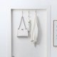 thumbnail image 2 of Blanco: gancho resistente para puerta de metal con 6 ganchos de madera para colgar abrigos, sombreros, batas, toallas, baños y dormitorios., 2 of 4
