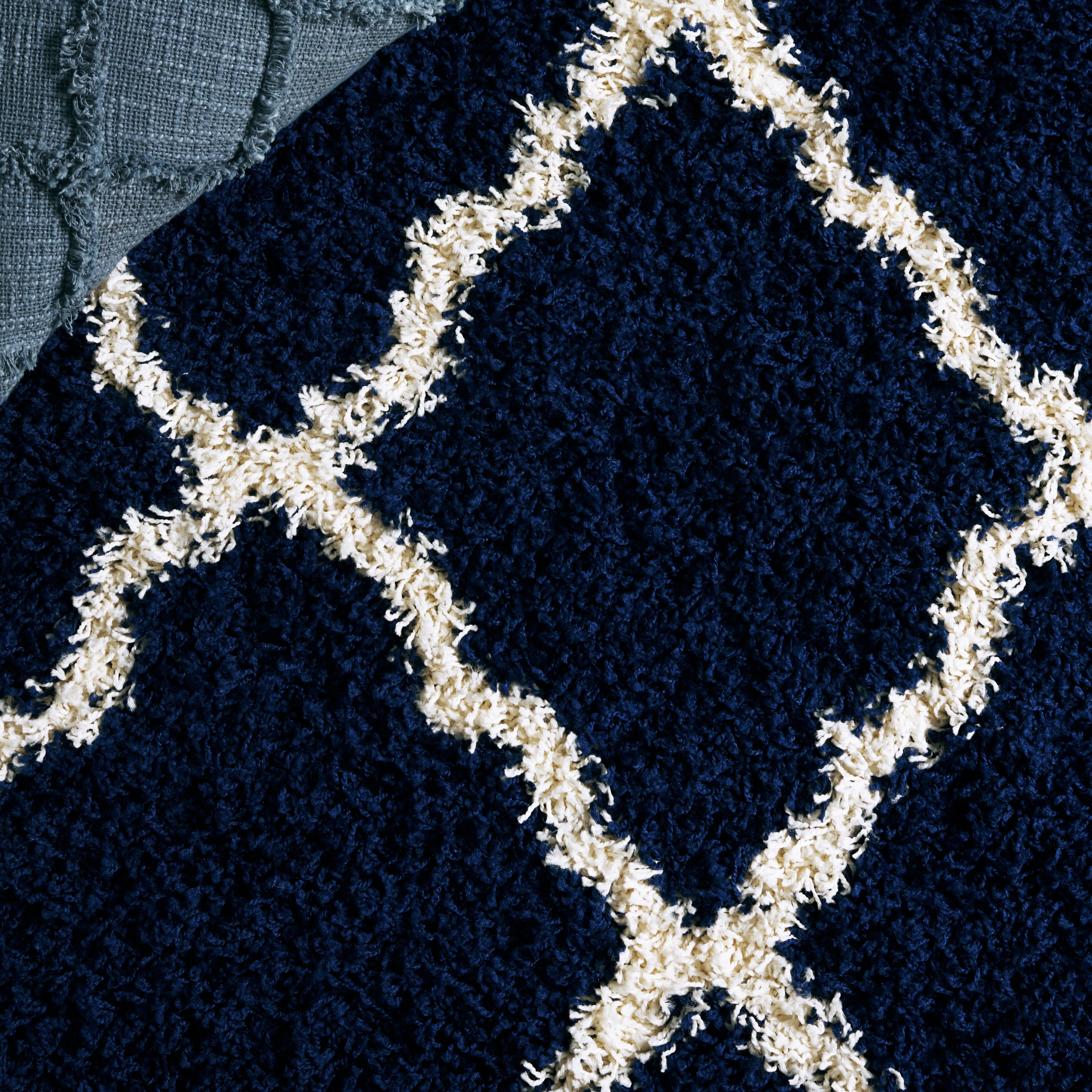 SAFAVIEH Dallas Belinda Geometric Shag Runner Rug, Navy/Ivory, 2'3" x 10'