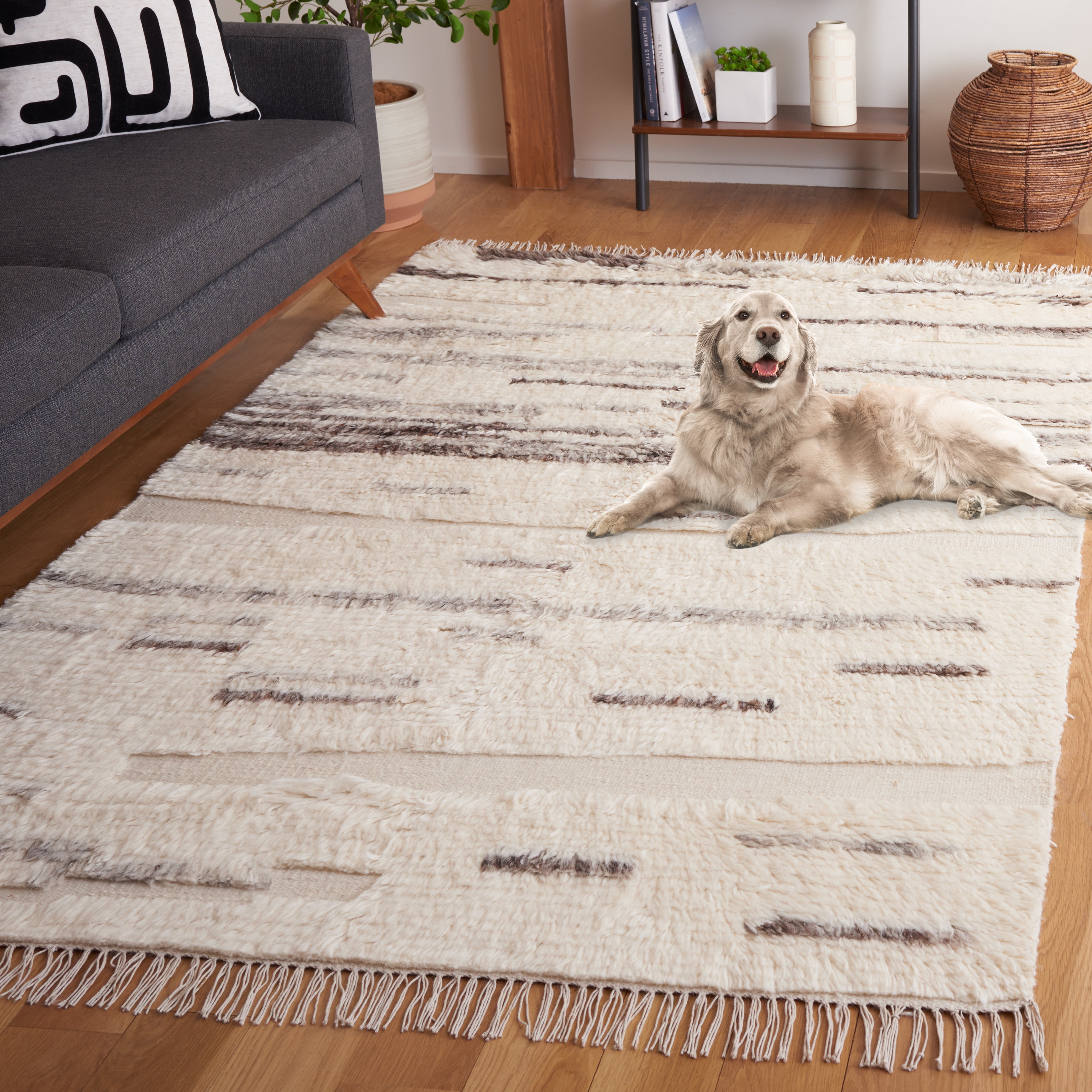SAFAVIEH Kenya Avalon Distressed Area Rug, Gray/Ivory, 5' x 8'