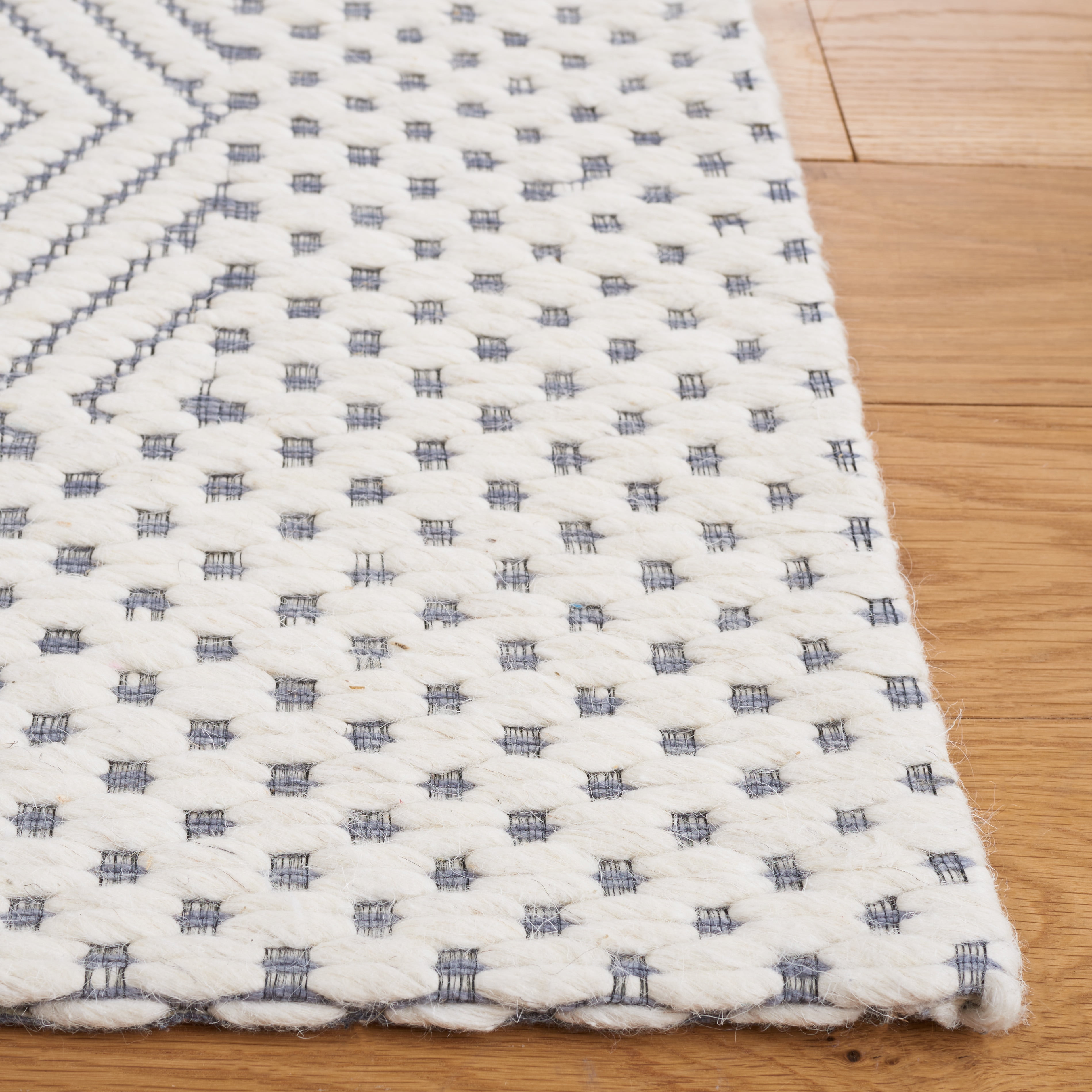 SAFAVIEH Marbella Lorelle Diamond Area Rug, Ivory/Grey, 6' x 9'