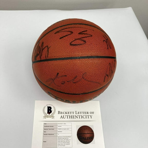 Kobe Bryant 1999-2000 Los Angeles NBA Champs Team Signed Basketball Beckett COA