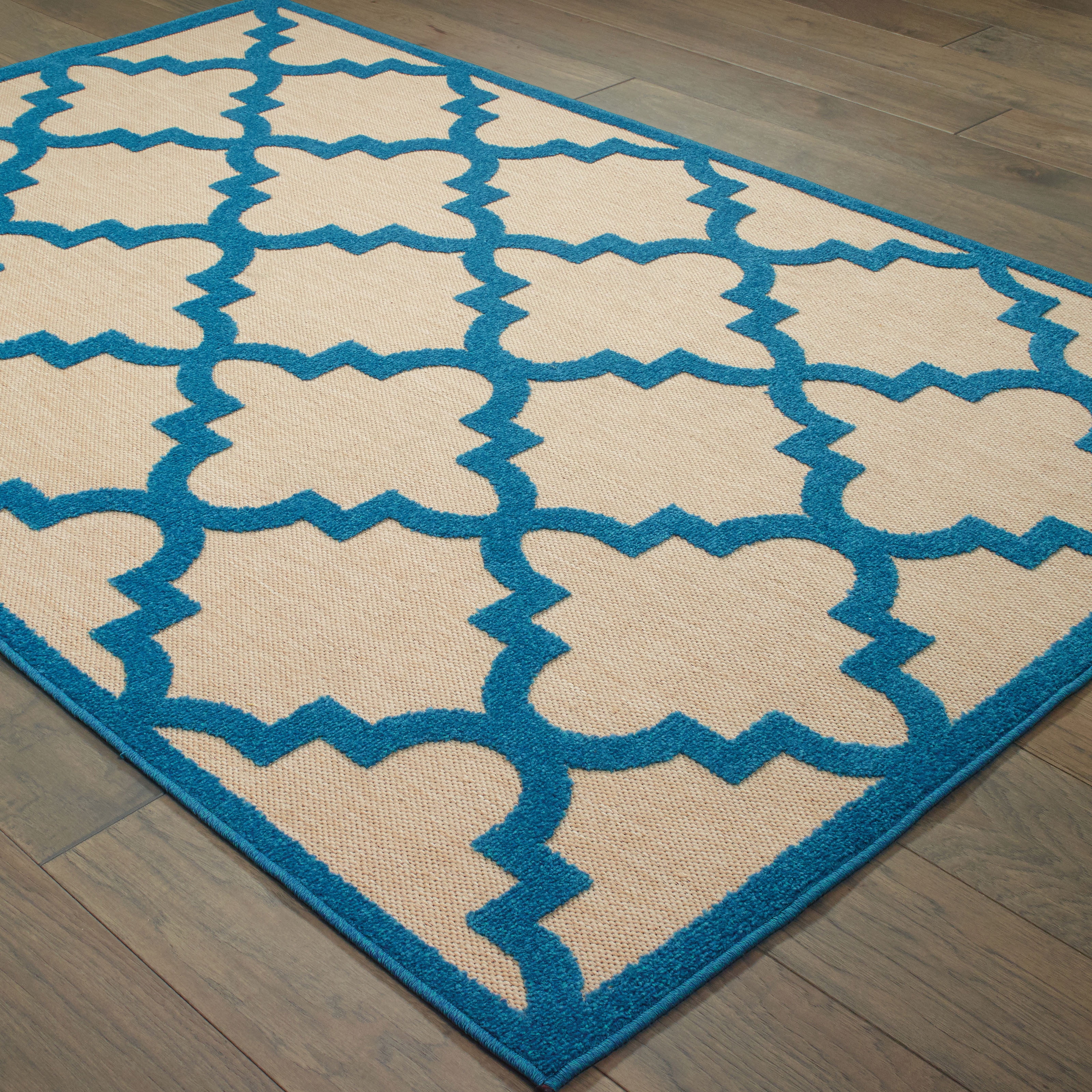 Avalon Home Catalina Scallop Lattice Indoor/Outdoor Mixed Pile Area Rug