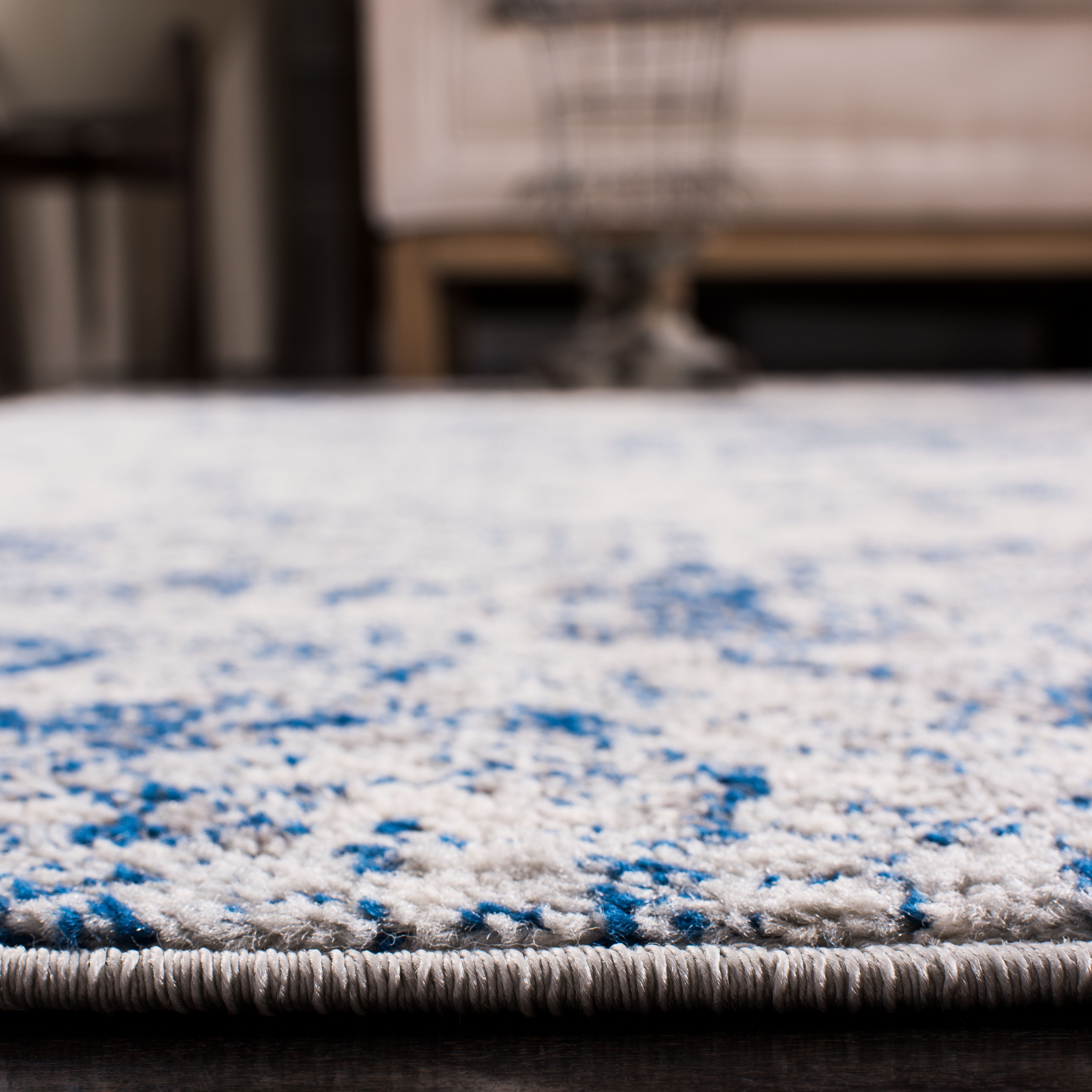 SAFAVIEH Area Rug 9x12 - Madison Collection - Large - Transitional Modern Design, White & Royal Blue, Non-Shedding & Easy Cleaning, Ideal for Living Room, Bedroom, Dining Space (MAD611C)