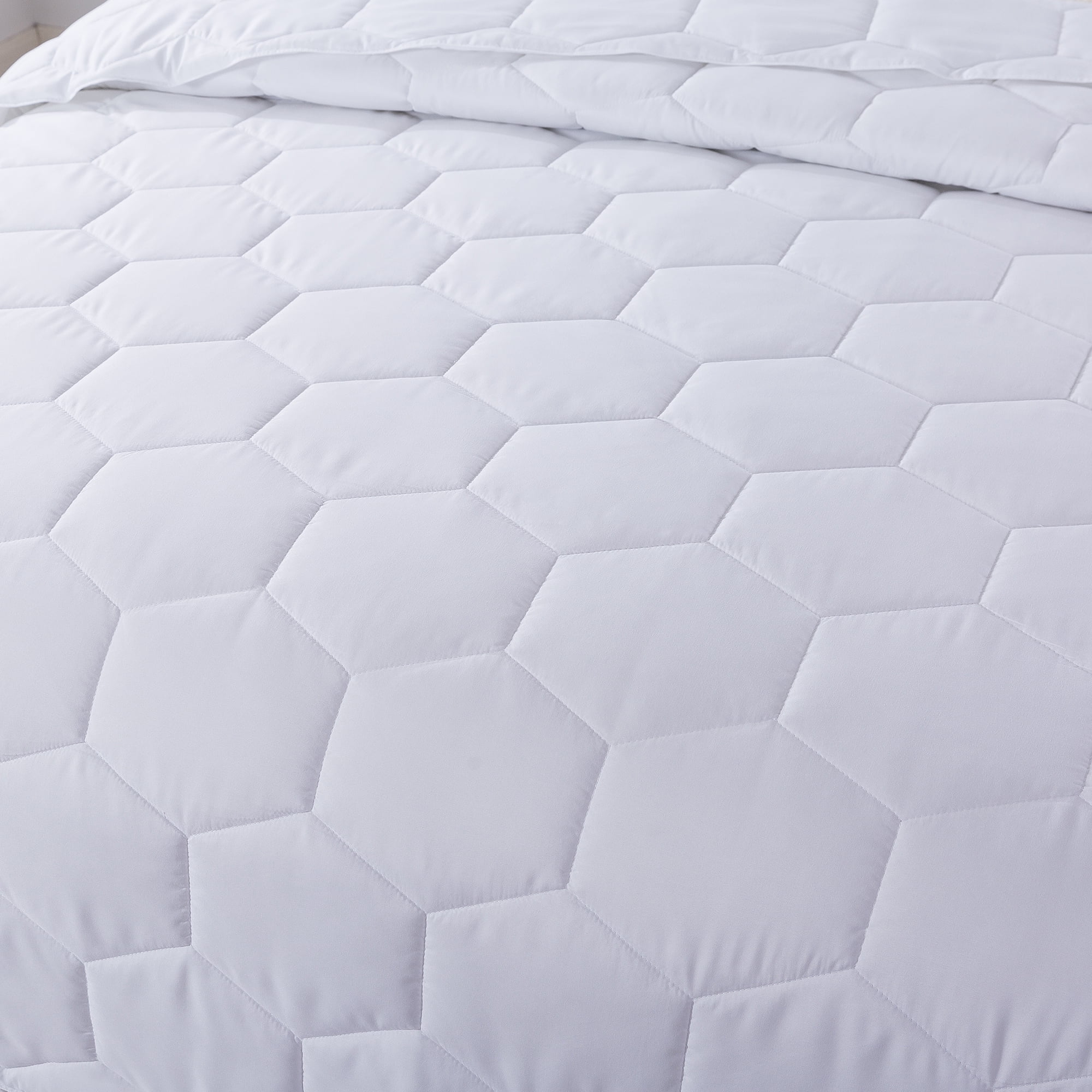 Honeycomb Down Alternative Blanket - White - Twin