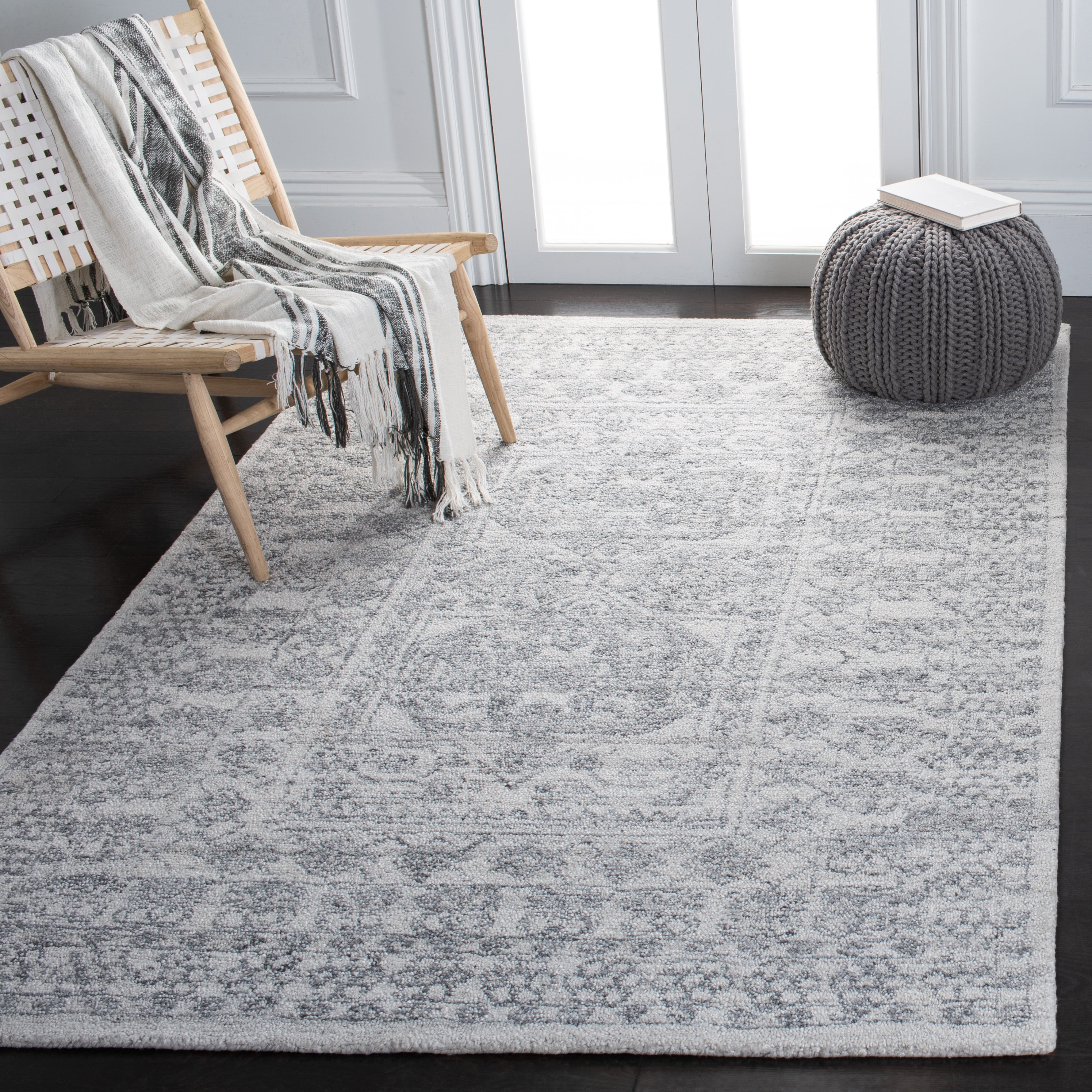 SAFAVIEH Marquee Duana Medallion Area Rug, Ivory/Grey, 4' x 6'