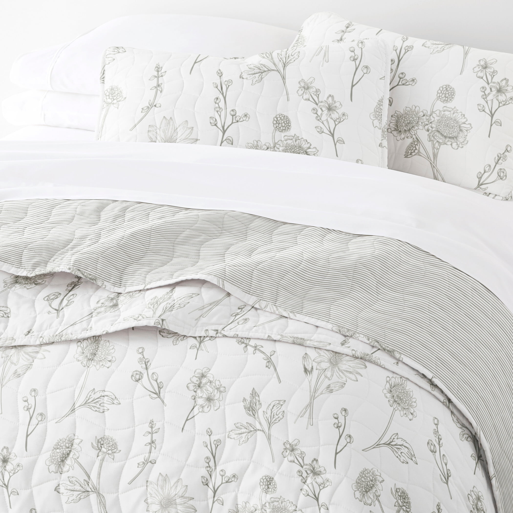 Lightweight Quilt Set Super Soft Wrinkle Resistant Quilted Coverlet Floral Patterns by Comfort Canopy