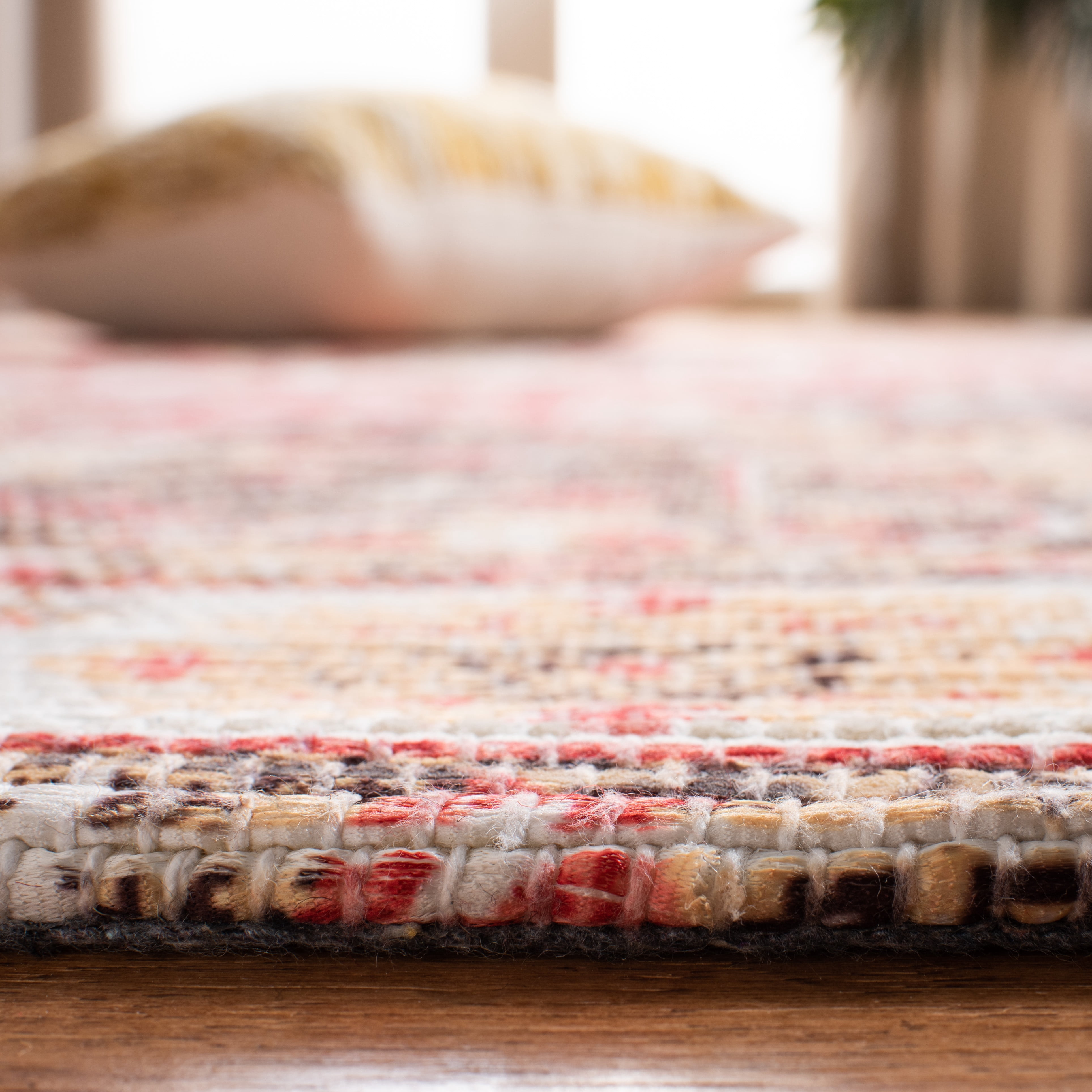 SAFAVIEH Saffron Ekaterina Floral Bordered Runner Rug, Ivory/Red, 2'3" x 8'