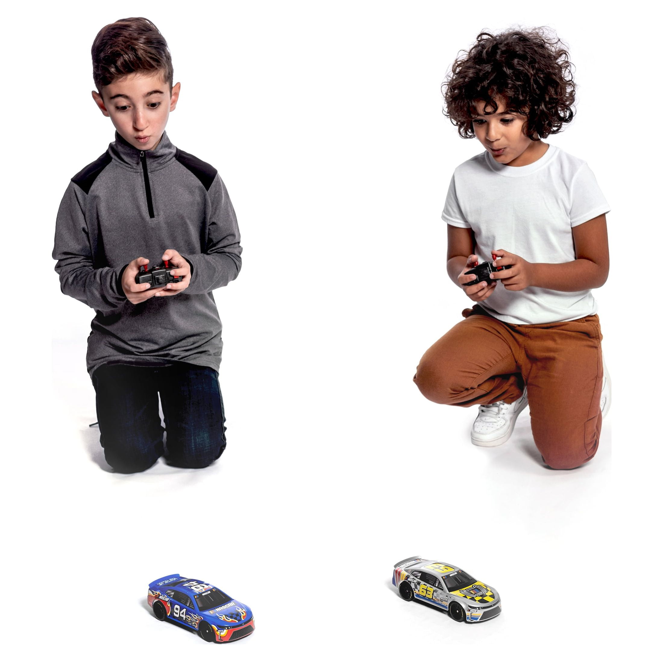 Adventure Force (1:24) NASCAR Battery Remote Control Silver/Multi Sports Car Race Set, 2423TP Child