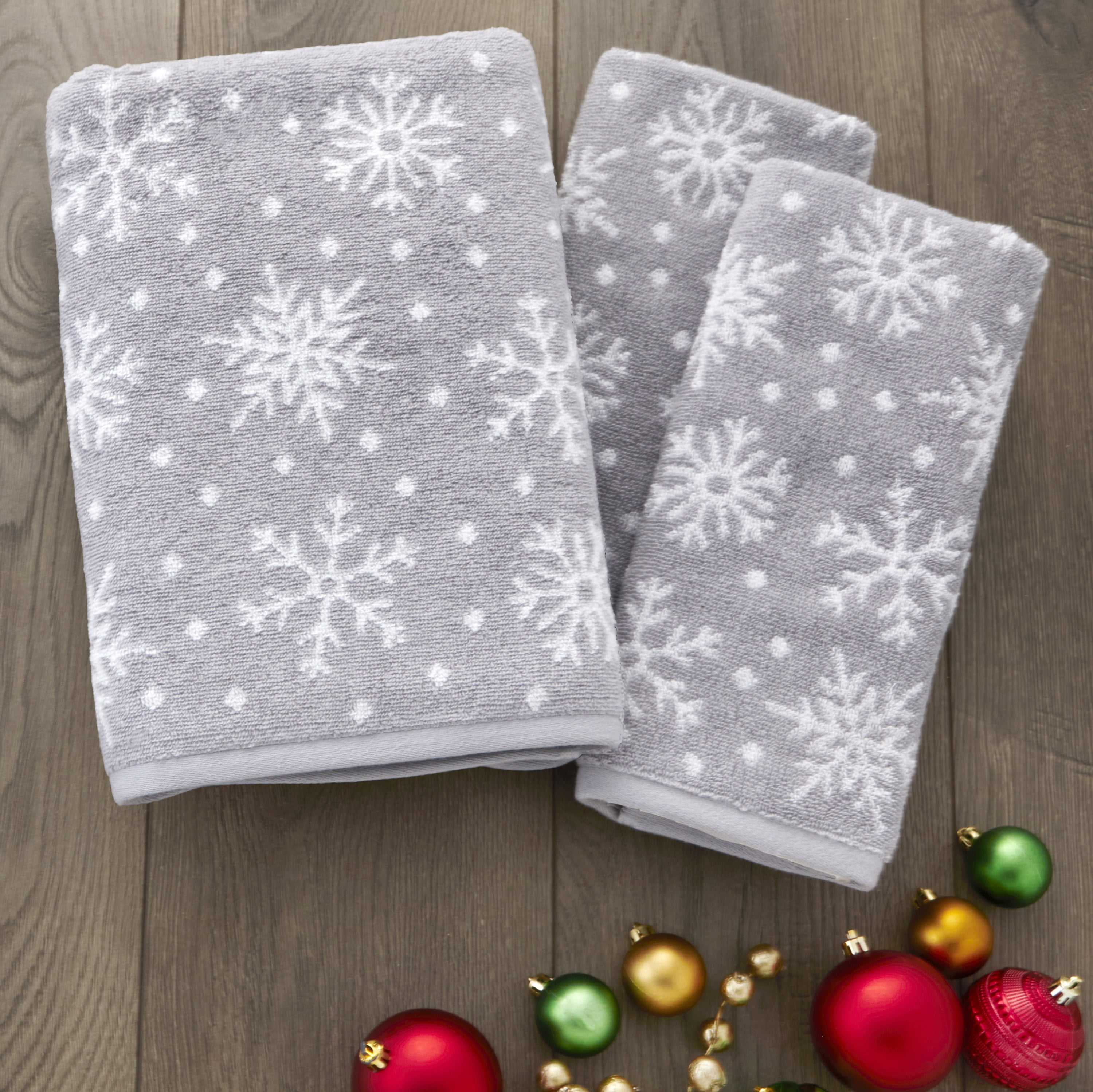 SKL HOME SCATTERED SNOWFLAKES JACQUARD BATH TOWEL