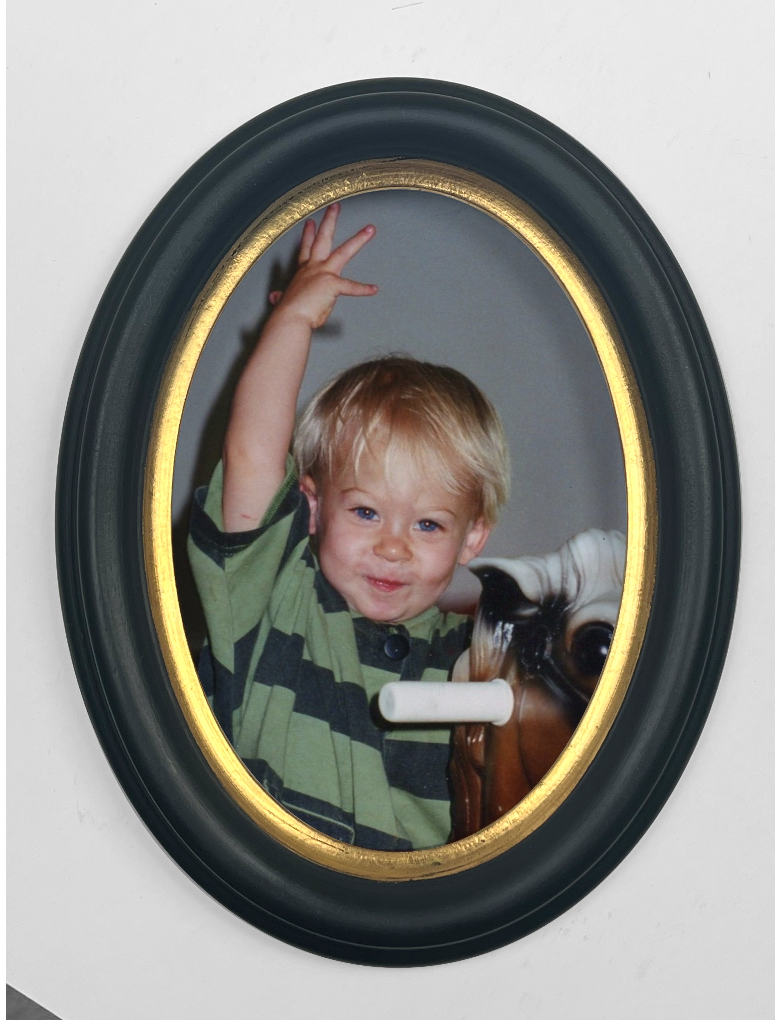 WallWorks Classic Oval Silhouette Picture Frame 5X7 - Hand Made Solid Wood Frame - Black with Gold Hand Leafed Inner Lip