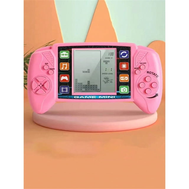 1pc classic tetris game machine consola retro rosa SARAHE, vista frontal tipo gamepad con pantalla LCD monocroma mostrando piezas de Tetris, pad direccional izquierdo, botones de acción y botón ROTATE a la derecha, carcasa de plástico y alimentación a pilas; a menudo usada como pieza de colección o para exhibición en estantes de juegos retro.