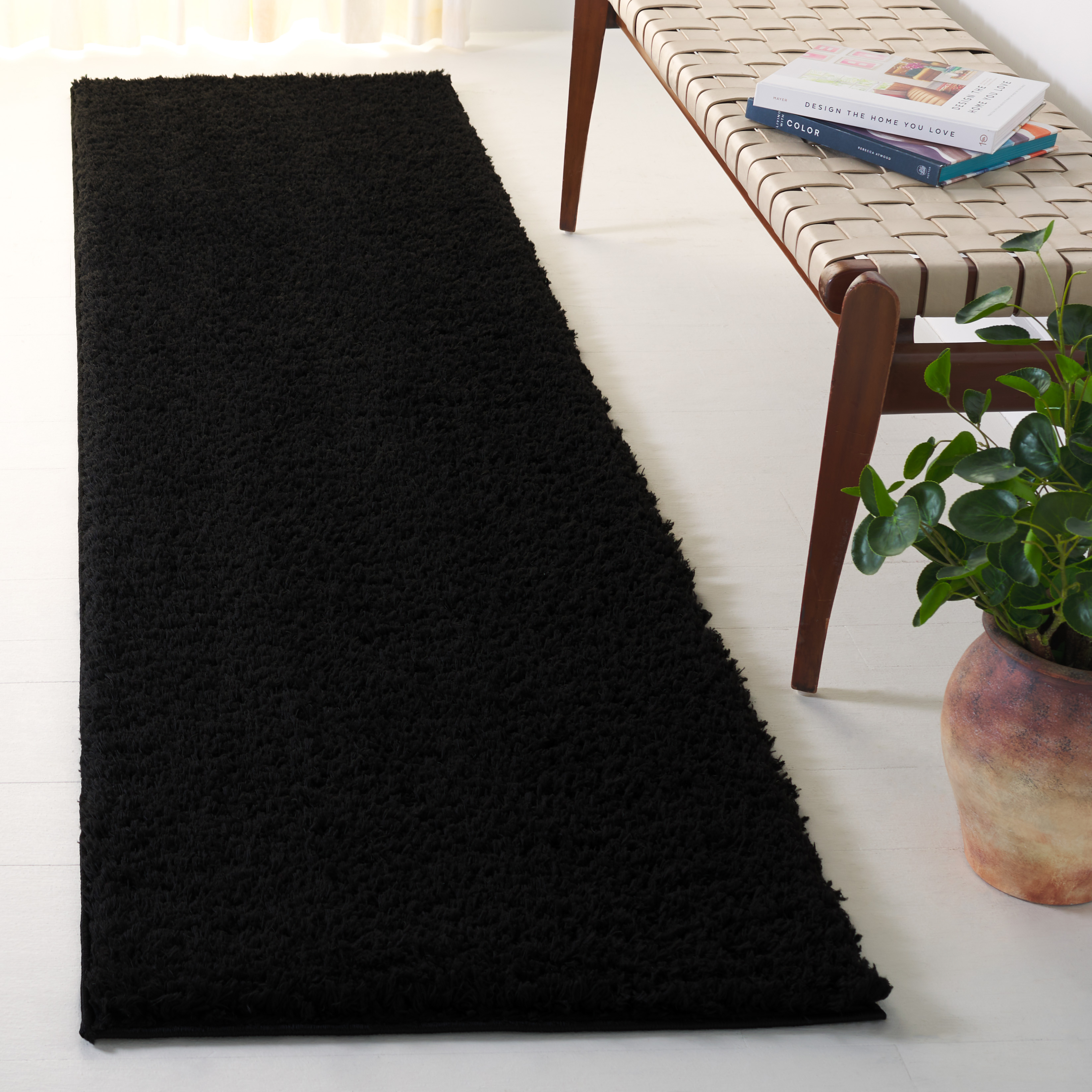 Safavieh Lindsay Deborah Solid Polyester Shag Runner Rug, Black, 2'2" x 9'