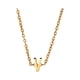 thumbnail image 1 of Un collar de oro con las iniciales de un nombre femenino de moda es un regalo para adolescentes femeninas, 1 of 5