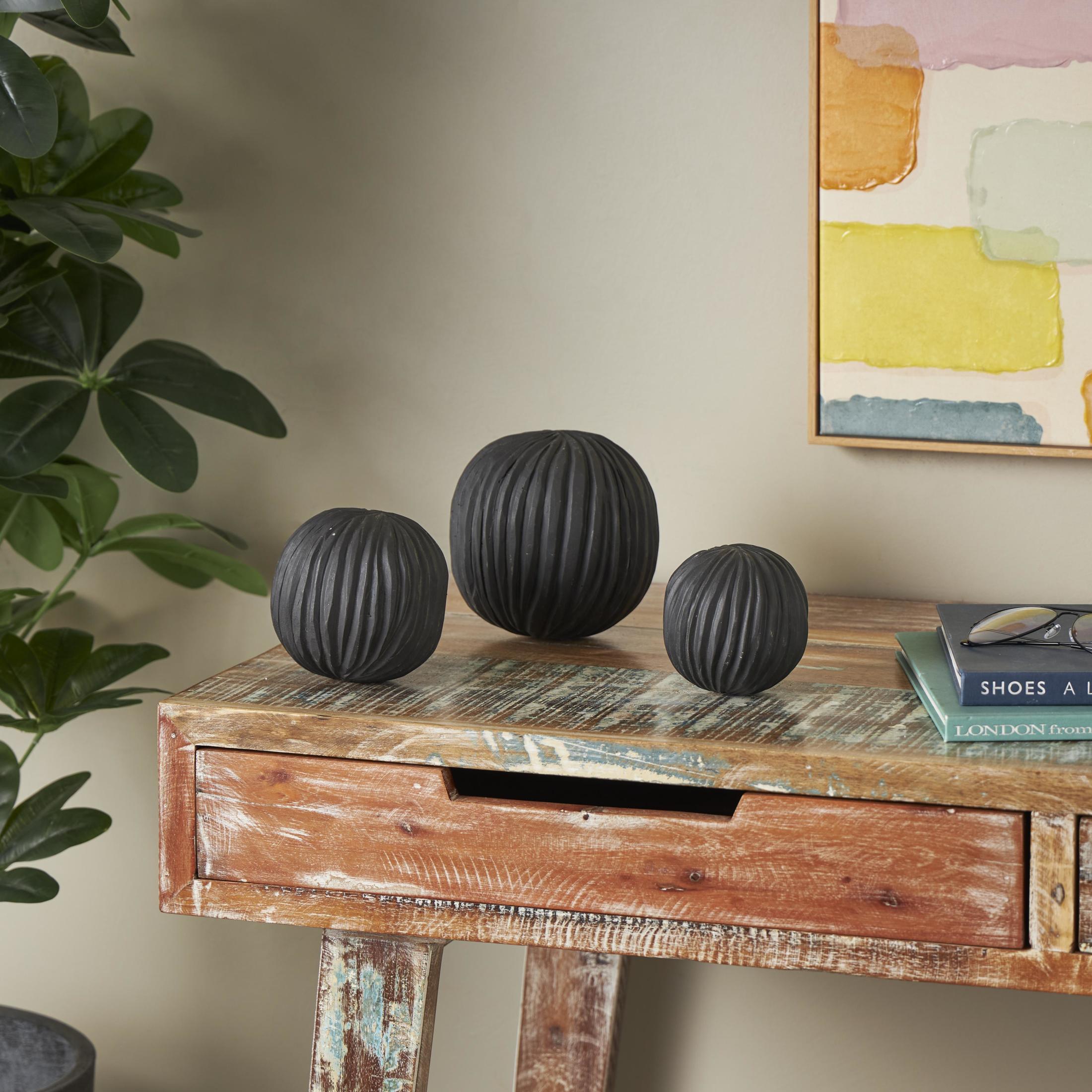 DecMode Black 6" Handmade Carved Textured Teak Wood Orbs & Vase Filler with Wavy Ridges (3 Count)