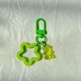 thumbnail image 1 of Llavero acrílico con colgante de estrella de cinco puntas y oso colorido, estuche para auriculares, adornos para Airpods, lindos adornos para bolsos, 1 of 1