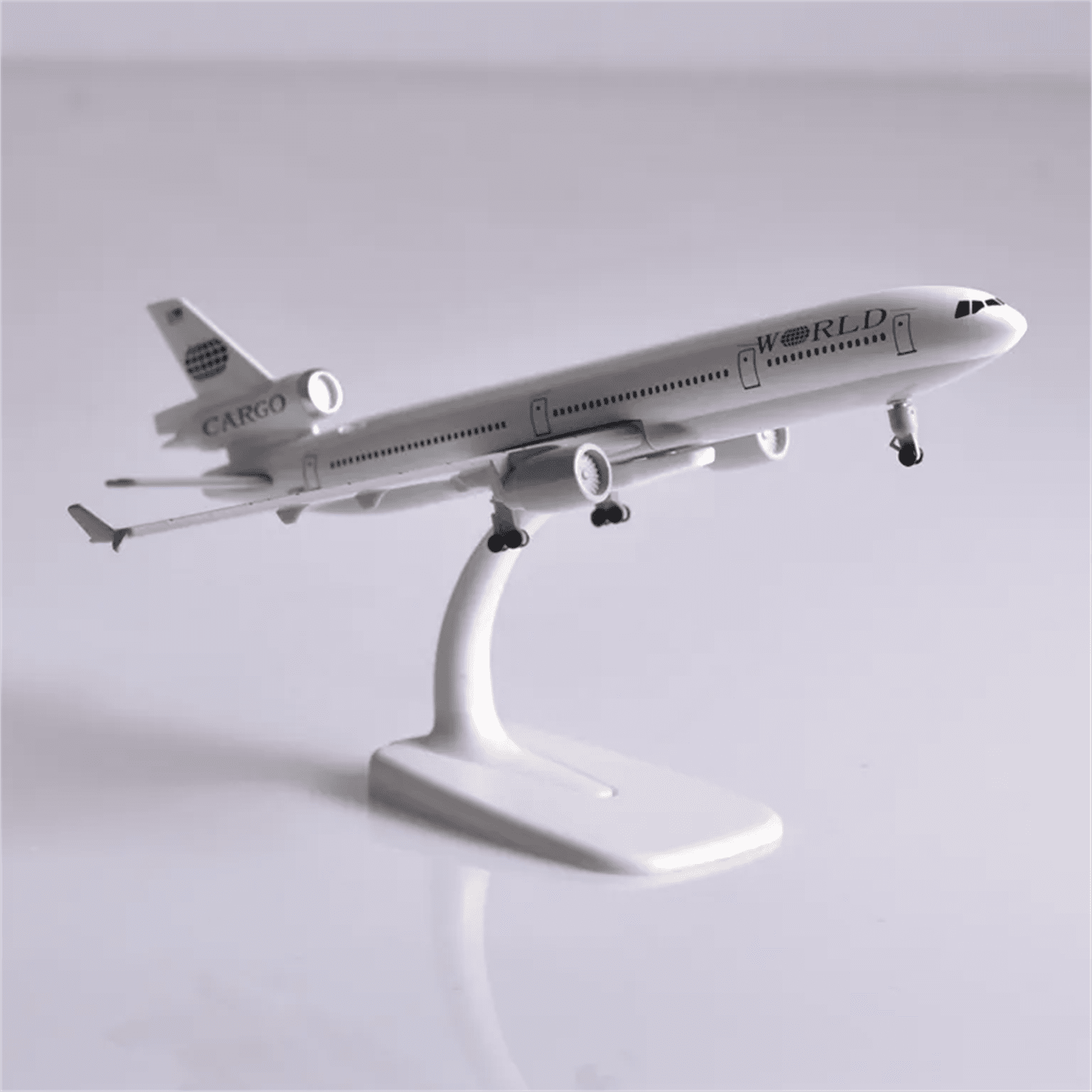 Collectible USA Cargo MD-11 Airplane Model Retro and Elegant for Aviation Enthusiasts Gifts, 21CM Length