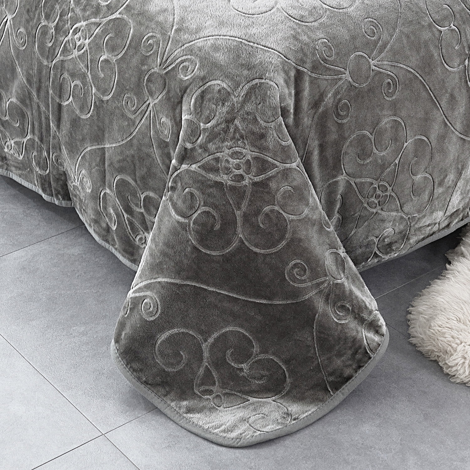 NC Contemporary Gray Printed Polyester Reversible Bed Blanket Queen