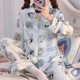 thumbnail image 4 of Pijama con estampado de gato para mujer, de satén y seda, de manga larga, a la moda, para primavera y verano, con solapa, para el hogar., 4 of 6