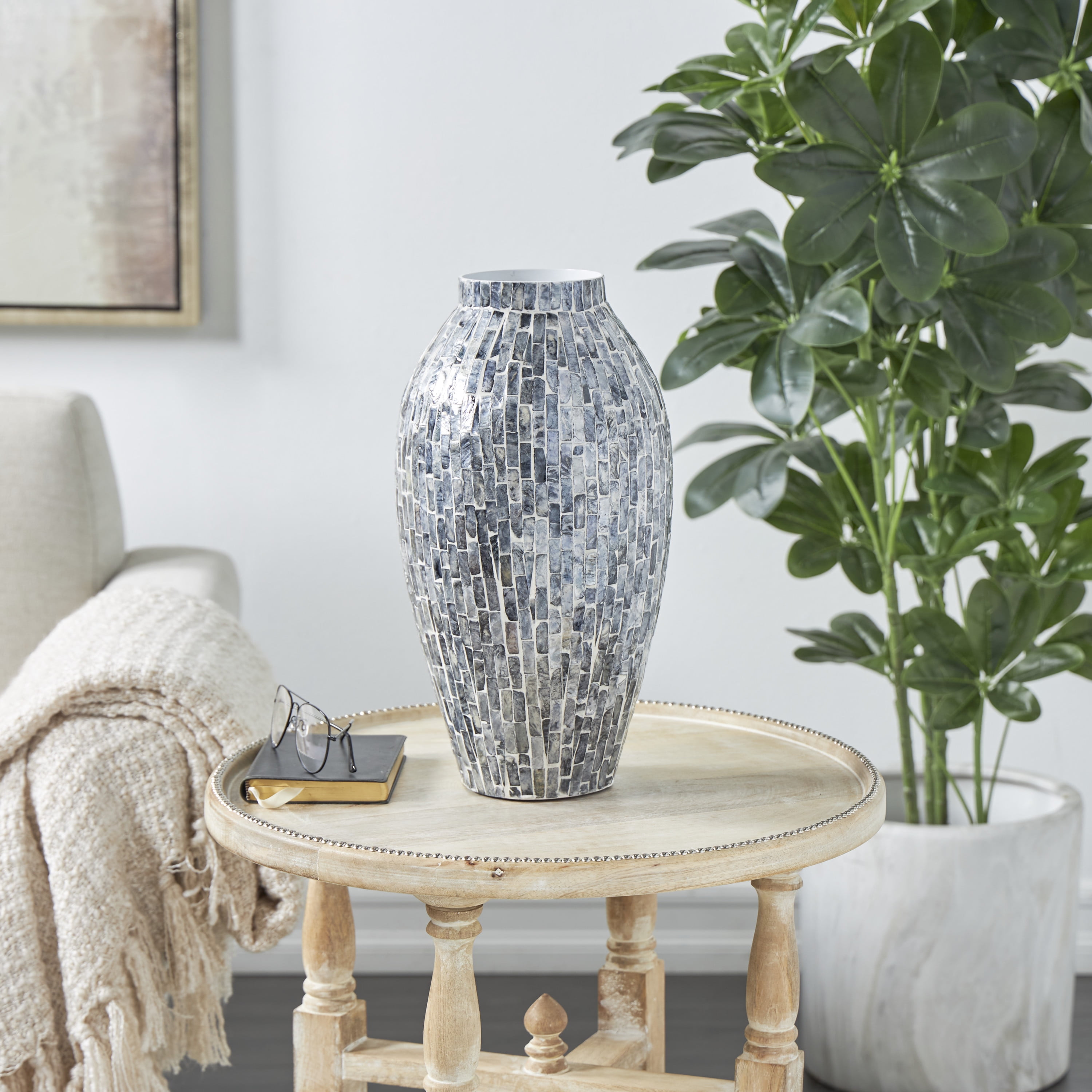 DecMode 15" Handmade Mosaic Inspired Gray Mother of Pearl Vase
