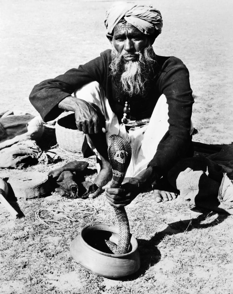 india-snake-charmer-1956-na-snake-charmer-in-india-performing-with-a