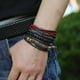 thumbnail image 5 of Pulsera ajustable de estilo tropical tejida a mano Pulsera de moda con plumas Pulsera de cuero DIY para hombre Pulsera trenzada multicapa Set de 4 pulseras, 5 of 8